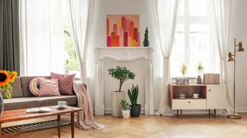 Atrapa kominka do salonu – jaką wybrać? Aranżacje i pomysły