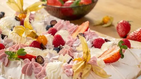 beza z kolorowymi kremami