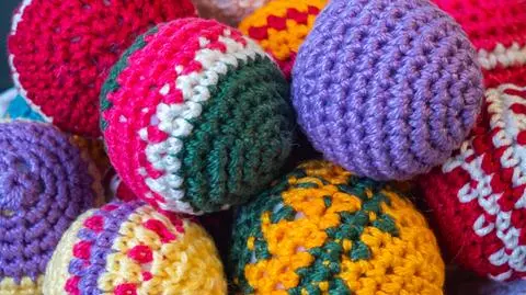 Bombki na szydełku – wzory i schematy dla początkujących. Jak zrobić?