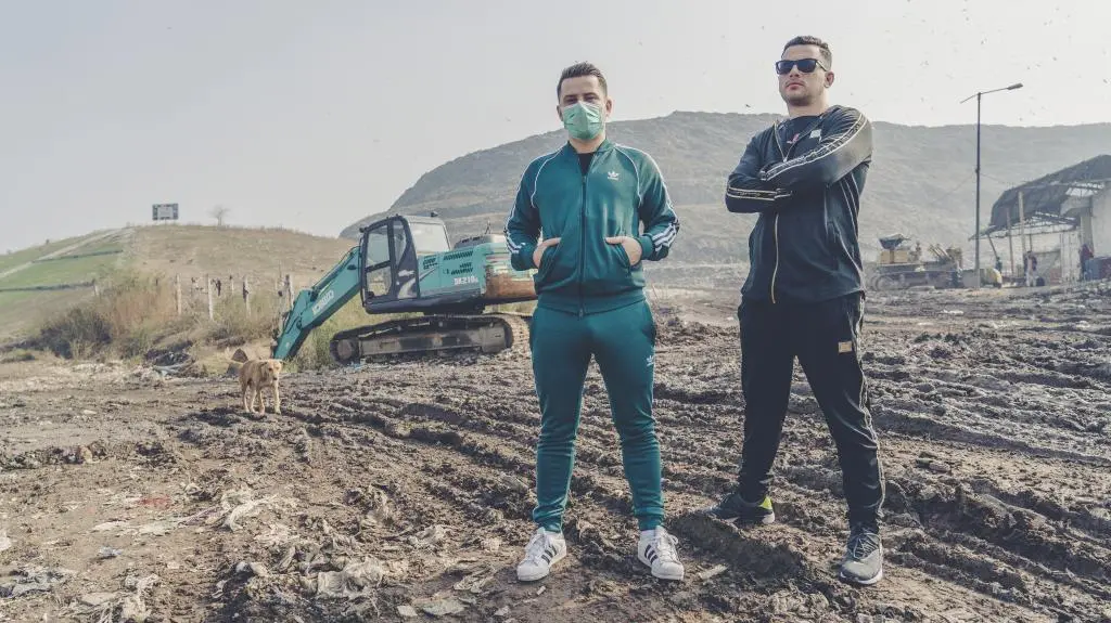 BRACIA COLLINS BIORĄ SIĘ DO ROBOTY 