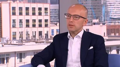 Coraz więcej osób decyduje się na wyprowadzkę z miasta i przeprowadzenie się na wieś. Czasem podejmuje się tę decyzję pod wpływem chwili - zmęczenia pandemiczną rzeczywistością oraz marzeń o własnym ogrodzie. Ekspert od nieruchomości - Kuba Karliński - w programie "Dzień Dobry TVN" wyjaśnił, co należy wziąć pod uwagę, zanim zdecydujemy się na zakup nieruchomości i całkowitą zmianę swojego życia. Przede wszystkim musimy przekonać się, czy nowy tryb życia rzeczywiście będzie nam odpowiadał. Potem skrupulatnie wybrać miejsce, gdzie chcemy zamieszkać. 