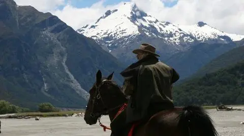 DAVEY HUGHES NA SZLAKU