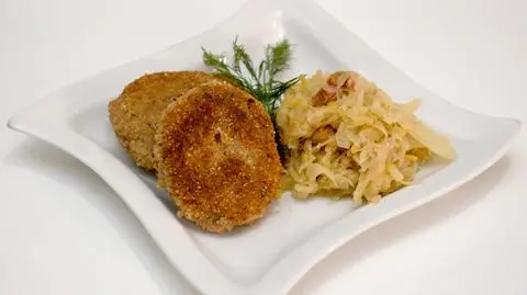 Groch z kapustą i kotlecikami gryczanymi