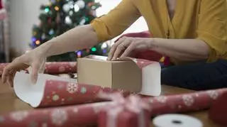 Jak zapakować prezent w papier ozdobny 1.jpg