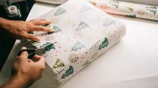 Jak zapakować prezent w papier ozdobny 2.jpg