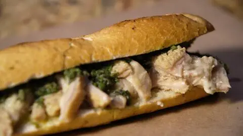 kanapka z flakami wołowymi