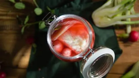 Kiszone rzodkiewki z fenkułem, miodem i tymiankiem