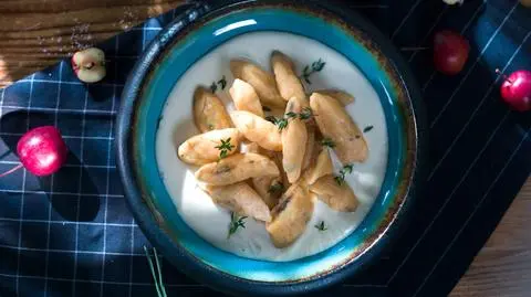 Kopytka dyniowe z emulsją cebulową i tymiankiem