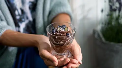 Krem czekoladowy z batatów z malinami i borówkami