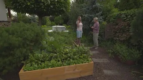 "Nowa Maja w ogrodzie": przydomowy warzywnik w donicach na podjeździe