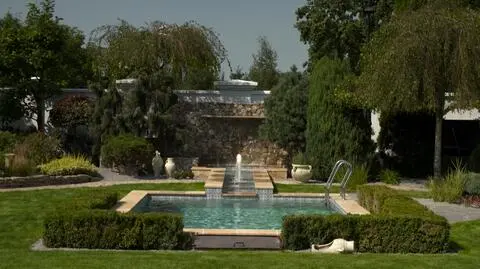 Styl marokański w ogrodzie: kolorystyka, ornamenty, rośliny