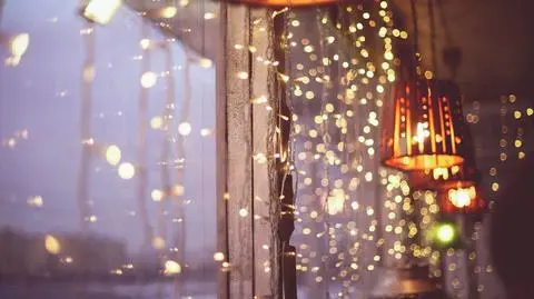 Kurtyna świetlna LED do okna – pomysły i aranżacje