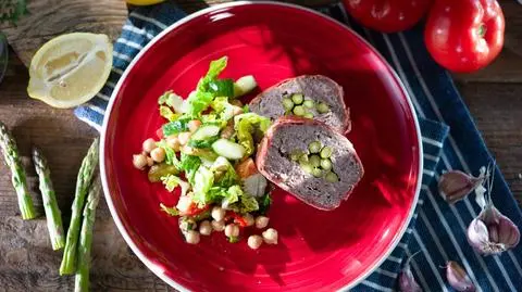 Pieczeń rzymska ze szparagami