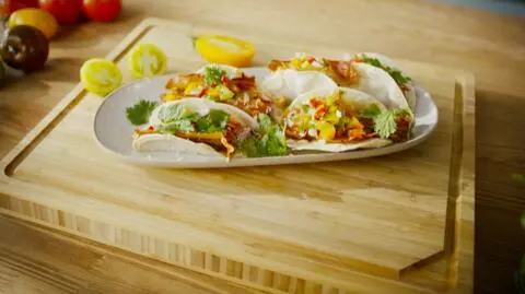 Podpłomyki z pomidorową salsą