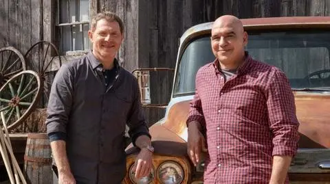 Pojedynek na grille: Flay kontra Symon