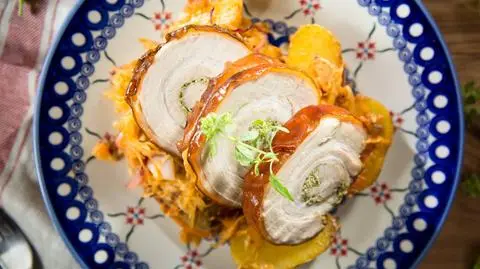 Porchetta - pieczona rolada z boczku z miętowym pesto i ziemniakami