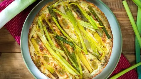 Quiche porowo-musztardowy na ziemniaczanym kruchym