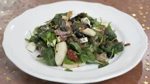 sałatka z szynką parmeńską i szpinakiem