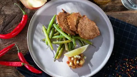 Smażony beztłuszczowo schab z sosem z jabłek i francuskiej musztardy