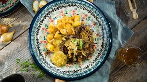 Smażony bryzol wołowy w chrupiącej panierce ze smażonymi ziemiankami