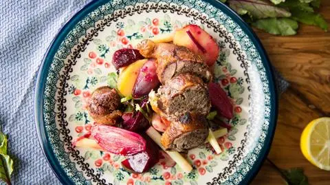 Faszerowane udka kaczki z sałatką z fasolki szparagowej