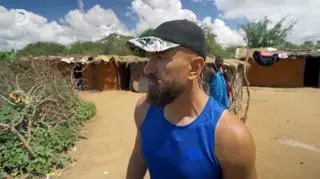 "Ciężarówką przez Afrykę" PRZED EMISJĄ W TV: Dawid w wiosce Masajów