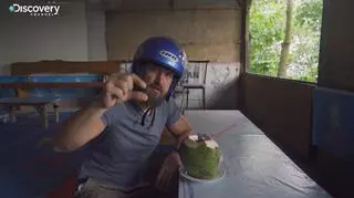 "Ciężarówką przez Indonezję": Młody kokos