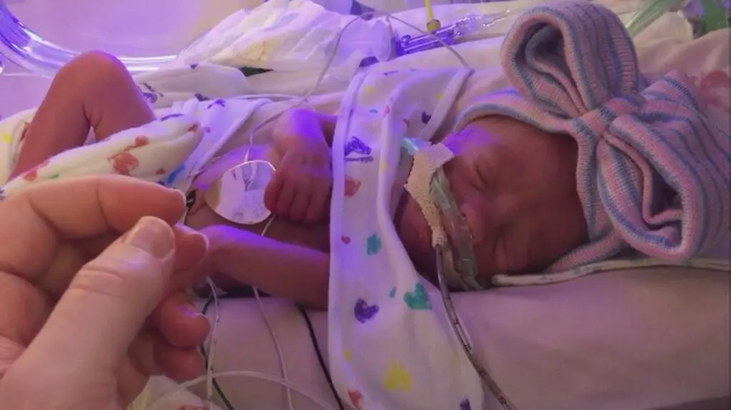 Sześć razy córka: Pierwszy rok z pięcioraczkami