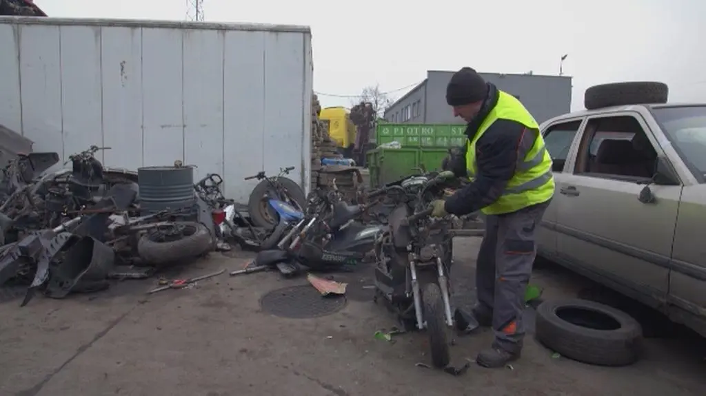 Złomowisko PL: Zbyszek zarządza pracownikami