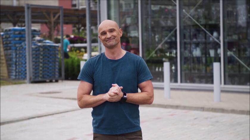 Już 6 września zapraszamy Was na premierę kolejnego, już piątego sezonu programu "Polowanie na ogród"! Dominik Strzelec w czterech zupełnie nowych odcinkach zmieni nie do poznania kolejne nieduże, przydomowe ogródki. Kto będzie szczęśliwym posiadaczem pierwszego z nich? Zobaczcie fragment 1. odcinka!