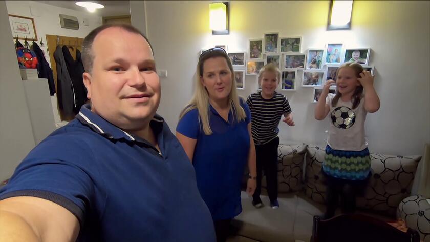 Eliza i Janek do swojego 68-metrowego, czteropokojowego mieszkania wprowadzili się, gdy na świat miał przyjść ich syn. Nie zdążyli go wyremontować... aż do dziś. Choć mieszkanie jest spore, pełno w nim rzeczy i prowizorycznych rozwiązań po byłych właścicielach. Tutaj potrzebne są "Domowe rewolucje"!