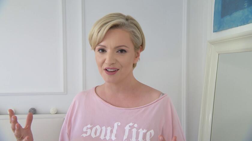 Kuba i Natalia, bohaterowie 3. odcinka "Domowych rewolucji" swoje pierwsze mieszkanie kupili w starej kamienicy. Jego urok szybko im zbrzydł, gdy okazało się, że mimo dwóch pokoi nie ma w nim miejsca na sypialnię. Dorota Szelągowska postanowiła zmienić układ mieszkania i urządzić je w stylu kamienicznym - takim, w jakim wnętrze mogło być pierwotnie urządzone. Poznajcie szczegóły ten aranżacji!