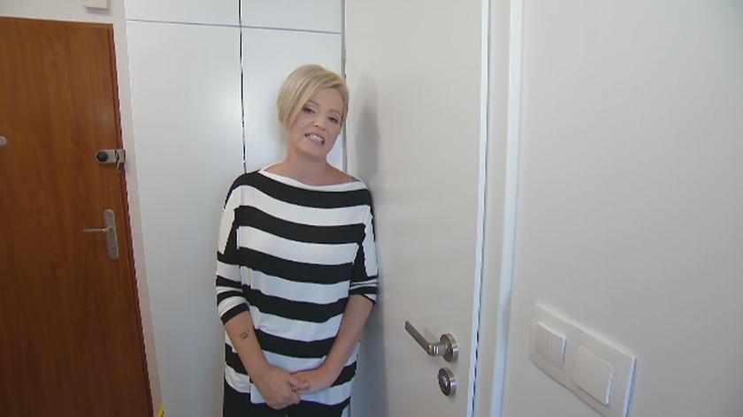 W mieszkaniu z 2. odcinka "Domowych rewolucji" do wstawienia były tylko jedne drzwi. Choć Dorota Szelągowska mogła zaszaleć, to do monochromatycznego wnętrza wybrała białe, proste drzwi Porta. Otwórz się na. Idealnie wtopiły się w ścianę, powiększając optycznie przestrzeń!