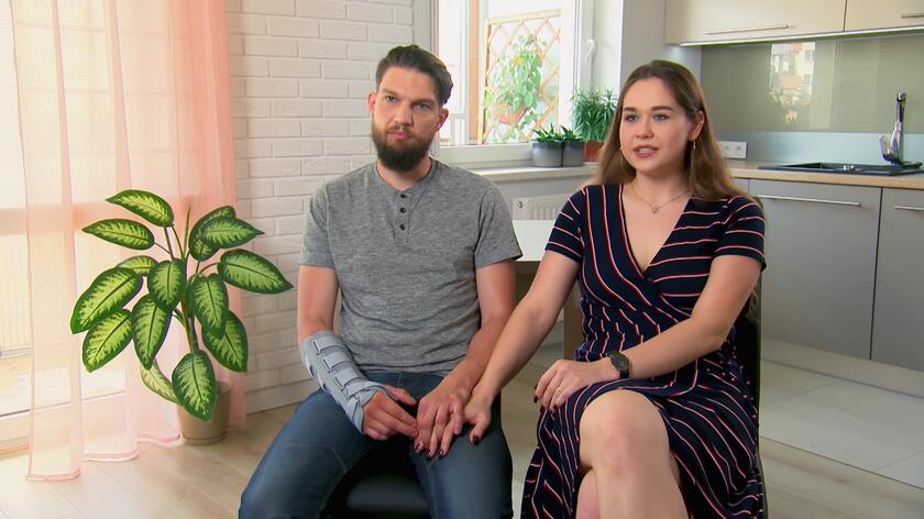 Łukasz i Natalia poznali się ponad rok temu i obydwoje zgodnie twierdzą, że była to miłość od pierwszego wejrzenia. Para postanowiła kupić dom w rodzinnych stronach Natalii, czyli na Podlasiu. Zarówno dla Łukasza jak i dla Natalii bardzo ważny jest kontakt z naturą, dlatego zależy im na tym, żeby nieruchomość była położona w zielonej okolicy blisko lasu i wody. Para marzy o domu z kominkiem, w którym salon będzie otwarty na kuchnię. Szukają nieruchomości z rynku wtórnego i biorą pod uwagę remont. Natalia chciałaby, żeby w łazience była zarówno wanna jak i prysznic, Łukasz jest większym realistą i zdaje sobie sprawę z tego, że ten warunek nie będzie łatwo spełnić. Czy agentowi uda się znaleźć ofertę, która będzie spełnieniem marzeń Natalii i Łukasza?
