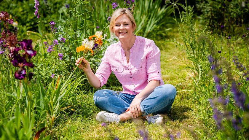 Nową ramówkę HGTV na wiosnę 2020 roku otworzy premiera kolejnego sezonu "Nowej Mai w ogrodzie". Pierwszy odcinek nowej serii wyemitujemy w niedzielę 1 marca o godz. 9:20. Prowadząca Maja Popielarska na targach 4 Design Days zdradziła nam, ogrody z jakich zakątków Polski zobaczymy w nadchodzących odcinkach.