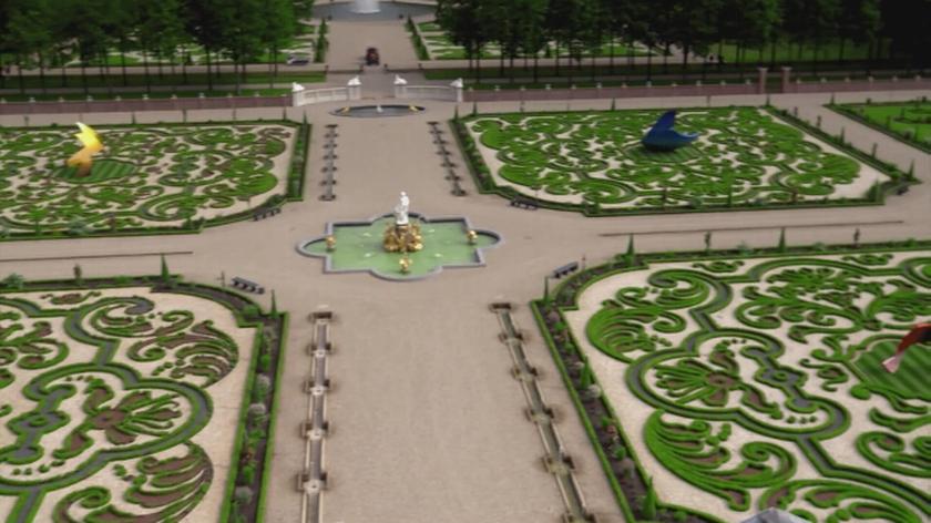 Nowa Maja w ogrodzie: Barokowe ornamenty! Zobaczcie, jak zmieniał się ogród pałacowy! Czy udało się odwzorować ogród z czasów Wilhelma III? O ogrodzie i zmianach w nim zachodzących, opowiedziała nam nasza przewodniczka! 