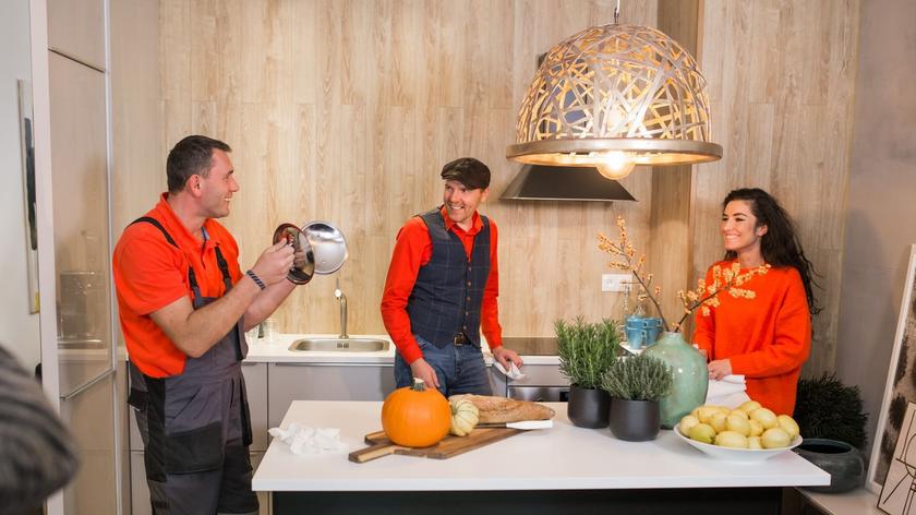 Remont w mieszkaniu Jacka dobiega końca. Czas na ostatnie szlify! Ekipa Doroty Szelągowskiej uwija się jak w ukropie, Jimi Ogden przywiózł własnoręcznie zrobioną lampę, a Maja Popielarska zajęła się roślinami.