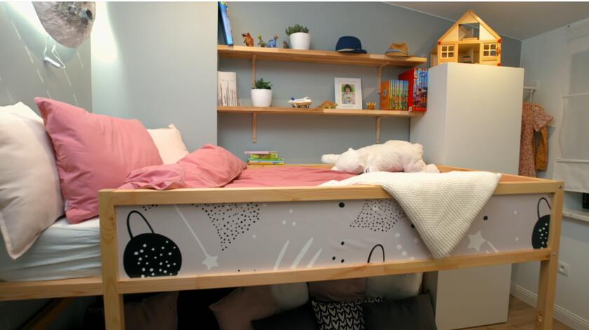 W 2. odcinku 2. sezonu programu "Pomysłowej projekty" Iwona Durka udała się do jednorodzinnego domu w Wesołej. Jej zadaniem było zamienienie pomieszczenia, które wcześniej służyło za kuchnię w pokój dla kilkuletniej dziewczynki - Oliwii. Nasza bohaterka interesuje się astronomią i kosmosem i właśnie ten temat zainspirował Iwonę Durkę do stworzenia tego dziewczęcego pokoju. Zamiana kuchni w dziecięcą sypialnię była wyzwaniem, ale architektka wnętrz poradziła sobie z nim wyśmienicie. Zarówno Oliwia, jak i jej rodzice byli zachwyceni nowym wyglądem pokoju. Ciężko uwierzyć, że kilka dni wcześniej to pomieszczenie wyglądało zupełnie inaczej!