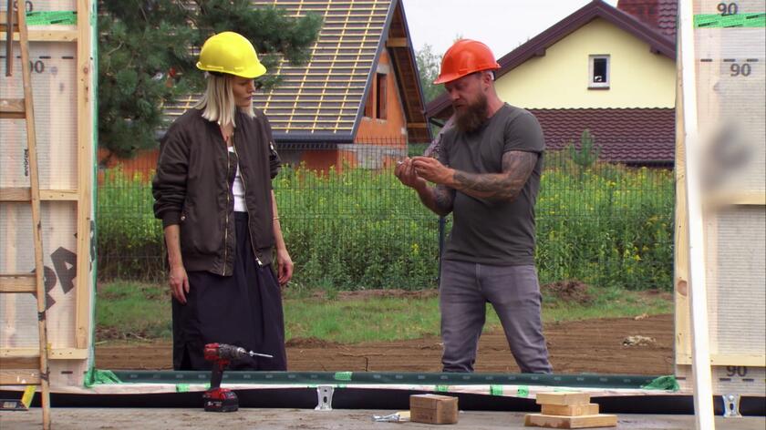 Nie chodzi tu wcale o budowle z klocków, choć łatwość konstruowania budowli może je przypominać. To drewniane domy posadowione na tradycyjnych fundamentach, które buduje się wręcz błyskawicznie. O metodzie ich stawiania w programie "Szybki dom" Oli Hunger opowiedział Piotr Krajewski. Zobaczcie, jakie to proste!