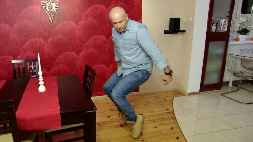 Krzysztof Miruć to człowiek wielu talentów. Wszyscy znają go jako świetnego architekta, ale nie wszyscy wiedzą, że ma też talent taneczny i wokalny :) Zobaczcie nasze wideo z fragmentów 4. sezonu "Zgłoś remont", w których pokazał swoje umiejętności sceniczne.