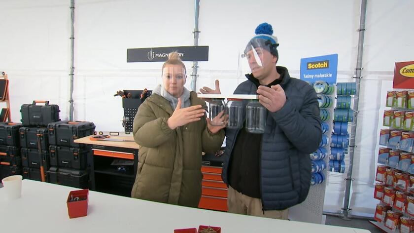 w 6. odcinku 2. sezonu programu "Totalne remonty Szelągowskiej" ekipa Doroty Szelągowskiej remontowała niewielkie mieszkanie w kamienicy, w którym mieszka czteroosobowa rodzina: rodzice oraz dwójka dorastających dzieci. Tutaj miejsce jest na wagę złota, a zwłaszcza miejsce go przechowywania. By stworzyć go jak najwięcej, projektantka wnętrz z pomocą Darka Stolarza przygotowała słoiki, które przytwierdziła pod jedną z półek w szafie. 