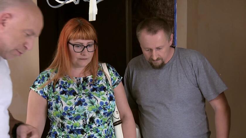 Joanna i Wojtek, bohaterowie 8. odcinka "Zgłoś remont" planują oddać swoją sypialnię jednemu z synów, a sami chcą przenieść się do salonu. Z tego powodu, że będą w tym pokoju spać, nie zdecydowali się na wyburzenie ściany między nim a kuchnią. Jakież było ich zdziwienie, gdy po wejściu do remontowanego przez Krzysztofa Mirucia mieszkania zobaczyli, że ściany nie ma! Okazało się, że konieczne było jej usunięcie, a ściana zostanie postawiona na nowo. Tylko w  którym miejscu...? Zobaczcie fragment programu! 