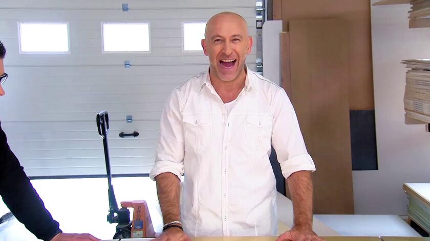 Bohaterowie 5. odcinka 5. sezonu "Zgłoś remont" - Kinga i Łukasz, marzą o salonie w stylu art deco. Jego wyznacznikiem jest m.in. przepych, więc we wnętrzu nie może zabraknąć złota. Krzysztof zaplanował go w nim bardzo dużo - i w postaci płytek i paneli. Zobaczcie, co wybrał do salonu Kingi i Łukasza!