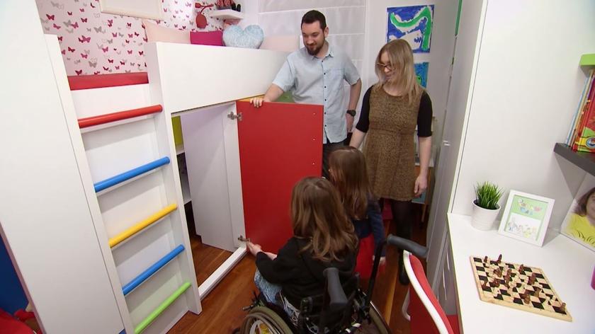 Kamila i Michał postanowili zamienić się pokojami ze swoimi dziećmi - Kasią i niepełnosprawnym Sebastianem. Zadaniem Krzysztofa było zaprojektowanie pokoju zgodnego z potrzebami i zainteresowaniami dzieci. Zobaczcie, jak się z niego wywiązał!