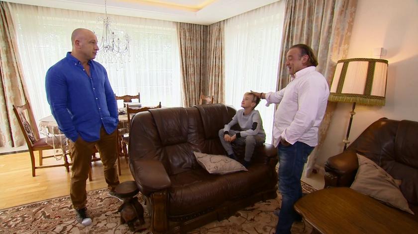 Maciej wciąż nie może pogodzić się z tym, że jego żona odeszła z dwójką młodszych dzieci. W dużym domu został sam z 10-letnim synem Marcelem. Przy okazji remontu jego pokoju, poczuł, że już czas, by spróbować zacząć nowe życie. Zmiany chce wprowadzić najpierw w salonie - oczywiście z pomocą Krzysztofa Mirucia!